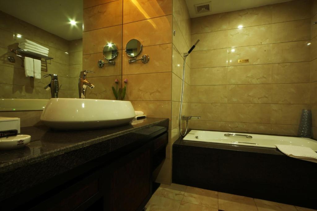 Xiongzhao Grand Hotel Weishan دالي الغرفة الصورة