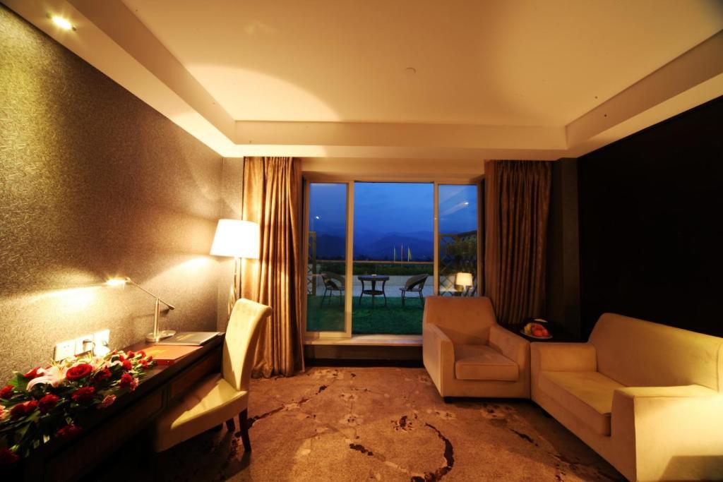 Xiongzhao Grand Hotel Weishan دالي الغرفة الصورة